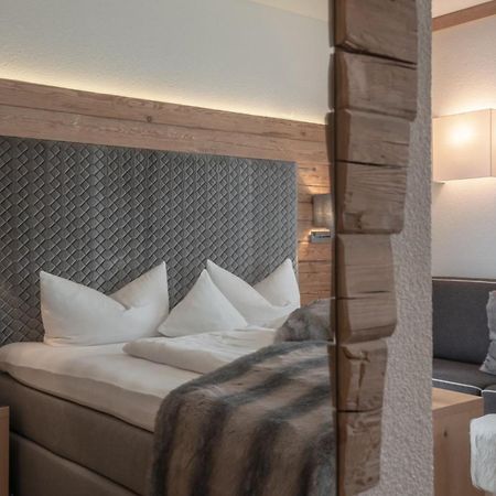 Post Hotel Paznaun See Bagian luar foto