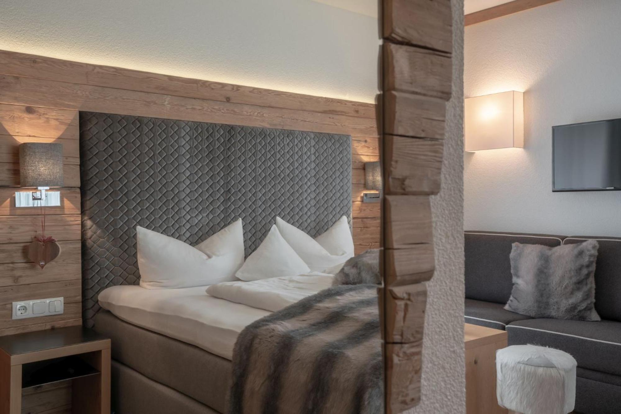 Post Hotel Paznaun See Bagian luar foto