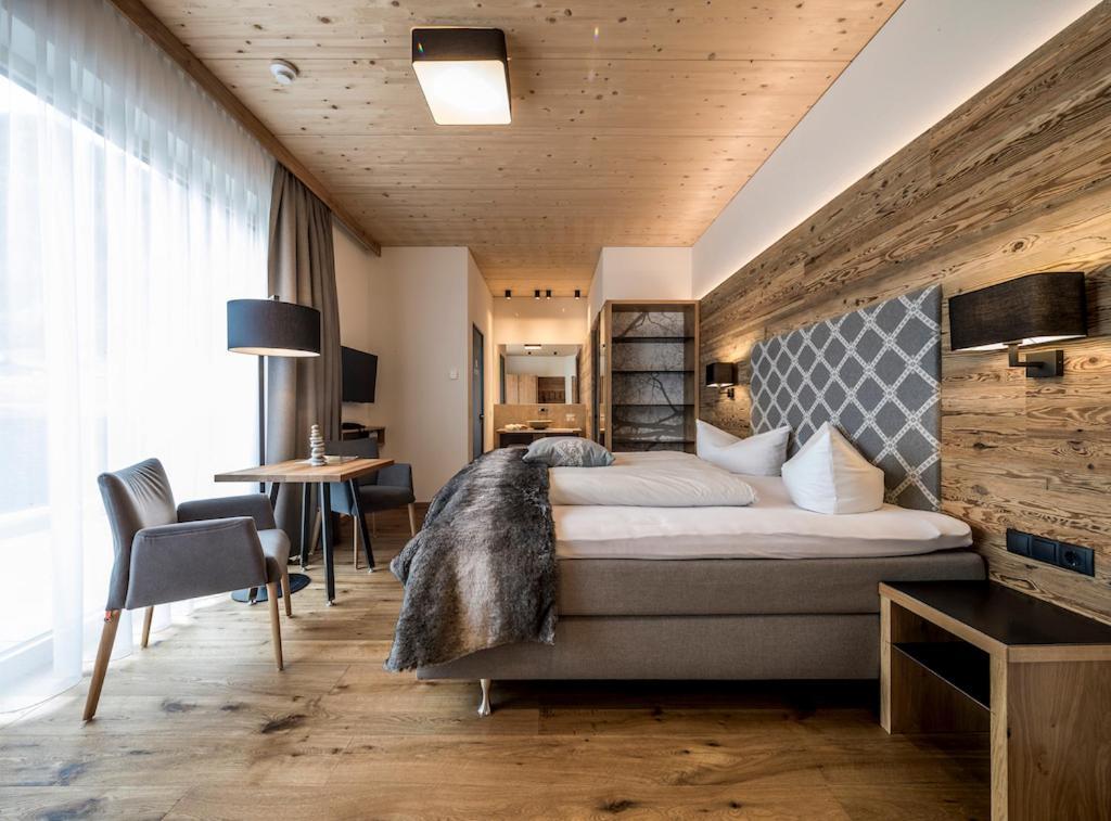 Post Hotel Paznaun See Bagian luar foto